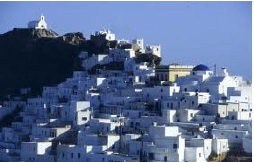 The town (chora) is laying high above the harbor and from there you have a magnificent view.