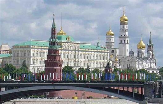 This morning enter the Kremlin for a visit to the Armory Museum, with its collection of tsarist thrones, ceremonial crowns, coaches and gifts of state.