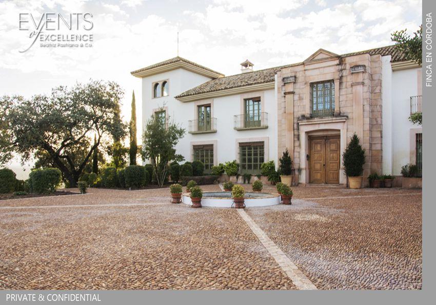 Comprising more than 1,200 hectares, the fields and meadows around the Country House in Córdoba are used in a
