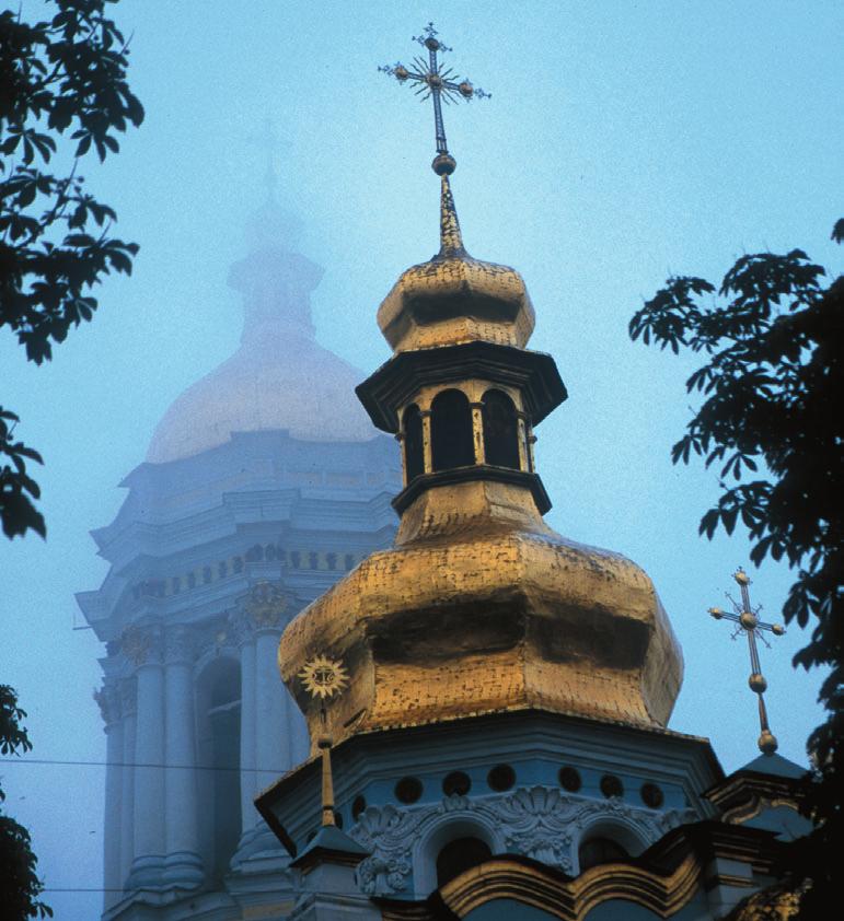 Andrew s Cathedral, with its distinctive blue domes; and Andreevsky Uzviz, a charming area lined with galleries, shops, restaurants, and cafes.