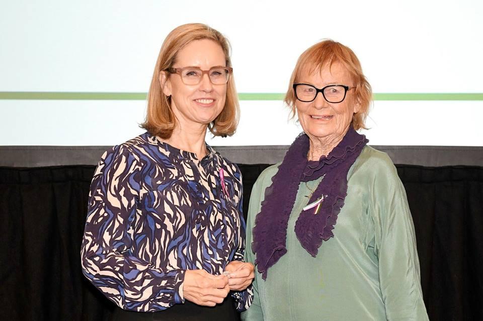 OTHER AWARDS Pat Barblett, AM inducted into WA Women's Hall of Fame Pat Barblett, AM founder of FACET was inducted into the WA Women's Hall of Fame on International Women's Day on 8 March at