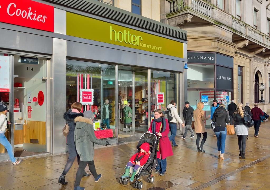 Investment Summary Rare opportunity to acquire a prime retail unit in the heart of Edinburgh city centre on Princes Street Princes Street is Edinburgh s prime retailing thoroughfare and benefits from