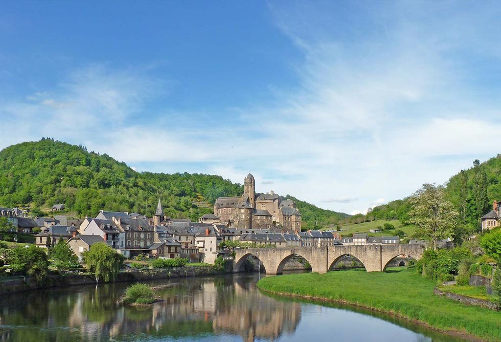 continuous walk along this famous pilgrim's path from Le Puy to Conques with