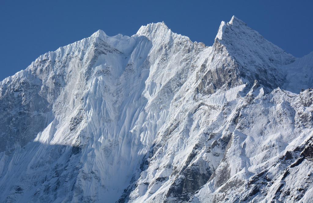 Everest Base Camp 2019 Dates (21 days, includes all travel time) April 6 April 26 April 27 May 17 October 26 November 15 $4,650* (All inclusive Mountain Madness-style) 2020 Dates (21 days, includes
