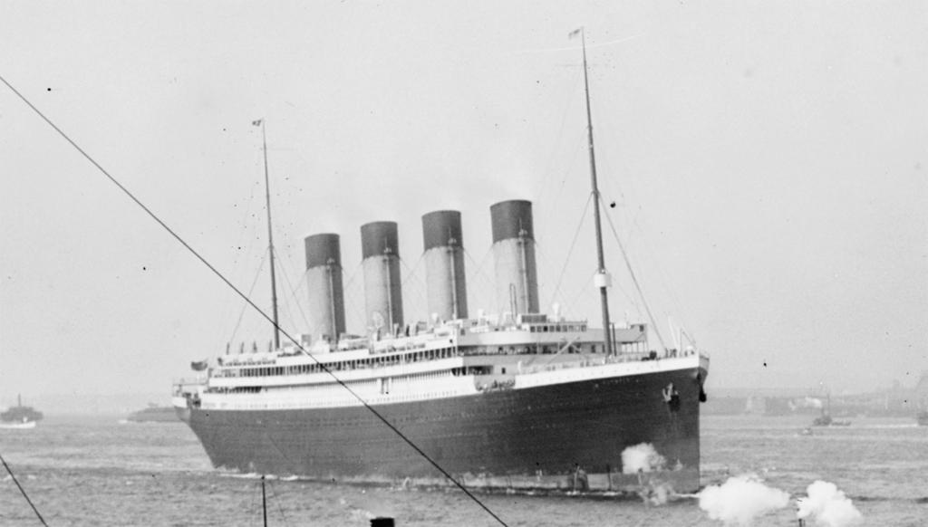 PART TWO: THE FACTS 43 This photograph, taken from a long distance on 21 June 1911, as Olympic was arriving in New York Harbour.