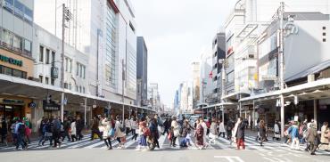 shopping area along Shijo Street is centered around the intersection of Shijo and Kawaramachi streets where you will find the Takashimaya and Marui department stores.