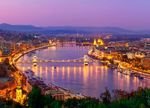 Grand uropean Tour 2017 Amsterdam to Budapest 1-800-207-7286 From $4,899 15 Days 12 Guided Tours 4 Countries Admire Rhine Valley vistas from a 900-year-old castle.
