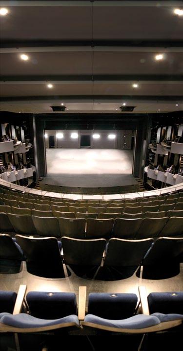 Roslyn Packer Theatre Auditorium Roslyn Packer Theatre is a purpose-built 896 seat proscenium arch theatre, designed for the presentation of high quality medium scale drama, dance and musical theatre.