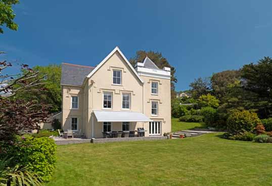 Balkan Hill House Aberdovey, Gwynedd LL35 0LB A fine upstanding Victorian house with glorious south facing views over the sea, along the Cambrian Coast and across the Dyfi Estuary Tywyn 5 miles,