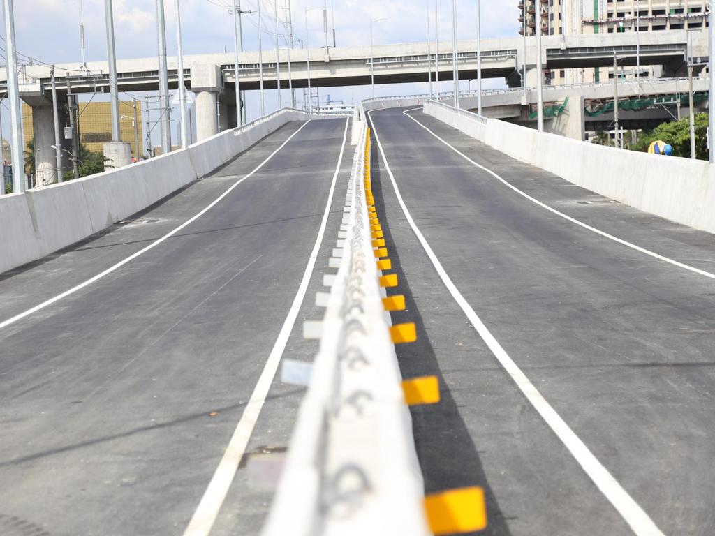 6.90 km 4 lane elevated expressway from the end point of NAIA Expressway Phase I to PAGCOR Entertainment City.