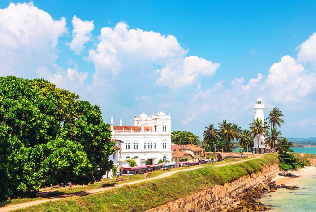 GALLE & UNAWATUNA Sri Lanka s seventh-biggest town with its Unesco protected Fort is a place of colour, texture and sensation totally unlike anywhere else in Sri Lanka.