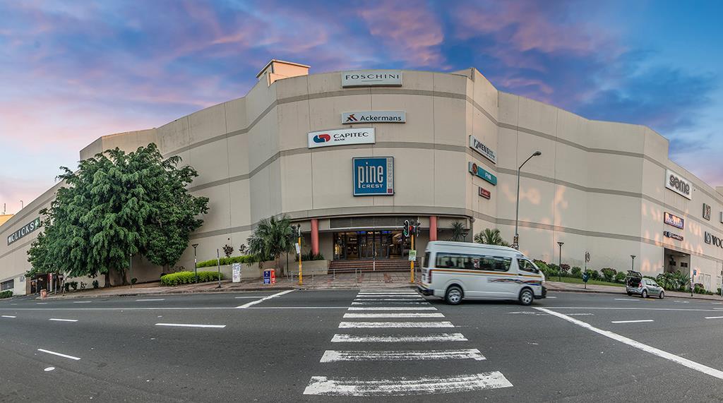 Acquisition Pine Crest Vukile acquired the remaining 50% share of Pine Crest Shopping Centre, located in Pinetown, Kwa-Zulu Natal.