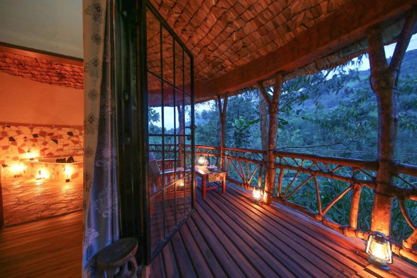 Hotels & Lodges Mhingo Lodge Lake Mburo N. P Category: 4* http://mihingo-lodge.com/ Mihingo is a family owned lodge in a magical setting adjacent to Lake Mburo National Park.