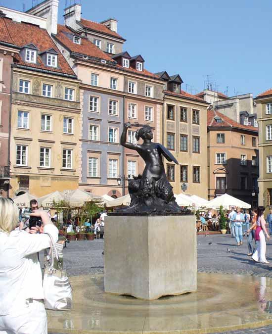 The morning sightseeing tour takes us to the Old Town with the Old Town Square surrounded by historical buildings such as the Old Town Hall with the famous Astronomical Clock, the imposing St.