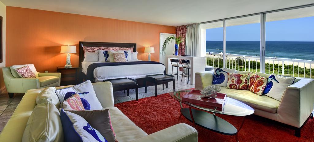 ROOMS & SUITES Premier Atlantic Oceanfront Stateroom Blockade Runner Beach Resort FEATURES Experience sunrise over the Atlantic from our largest and most luxurious suites with panoramic views of the