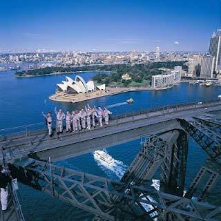 Tour Options Everyone will automatically be registered to participate in the Sydney City Tour on either Saturday or Sunday. You, and your guest if applicable, do not need to register for this tour.