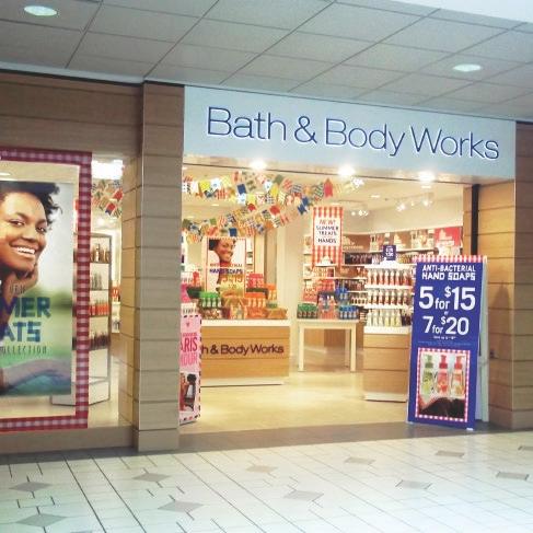 ANCHORS Bon-Ton, Boscov s and Sears KEY RETAILERS Over 60 small shop retailers including Bath & Body