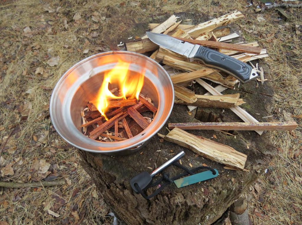 Kelly Kettle USA s Mid-Sized Scout Kettle By Tim Stetzer The first step in using your Kelly Kettle is getting a good fire going in the fire base.
