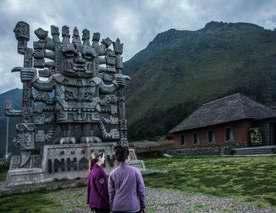 Sacred Valley of the Incas AMONG AUTHENTIC INCA TRAILS If you prefer a cultural activity, you can visit an ethnographic