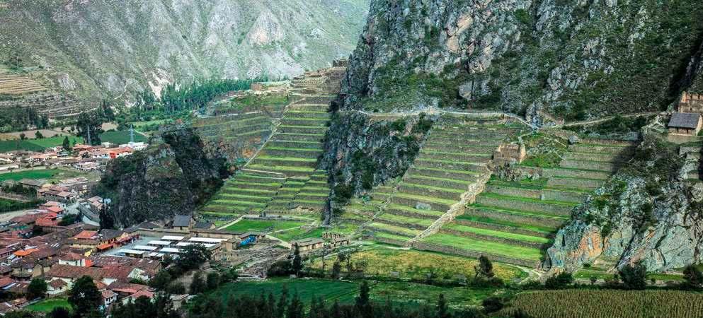 Sacred Valley of the Incas DISCOVERING OLLANTAYTAMBO On this day, an optional short morning hike to Inca storage structures high above Ollantaytambo will