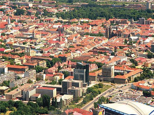 Košice lies at an altitude of 206 metres (676 ft) above sea level and covers an area of 242.77 square kilometres (93.7 sq mi).
