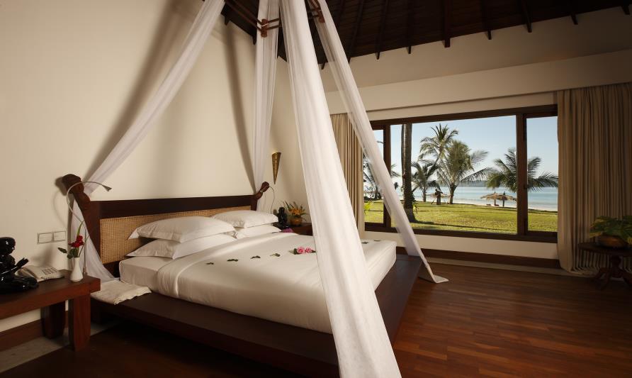luxury clients to relax by the beach Ngapali Bay Villas & Spa