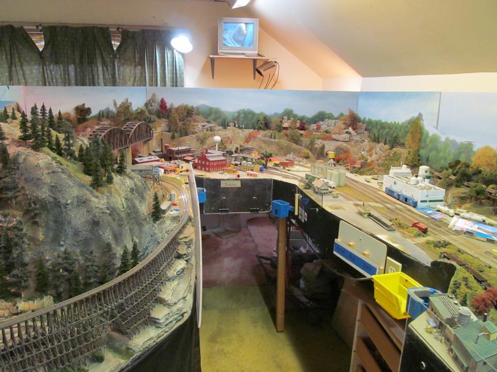 If you would like to show off your layout to our guests, see Bob Dawson at a meeting or call him at 502-368-2607 or email him at: dawsobl@aol.com.