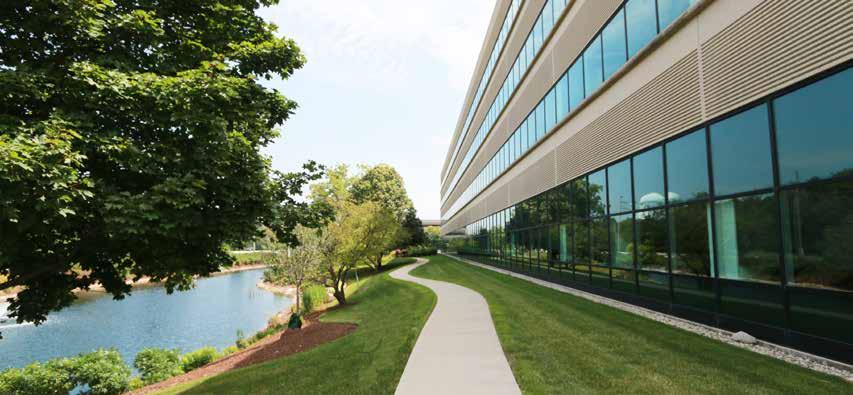 1000 & 1100 E WARRENVILLE ROAD Great on-site and off-site amenities Naperville Woods is comprised of two buildings totaling of 490,265 square feet of quality office space on a 31-acre landscaped