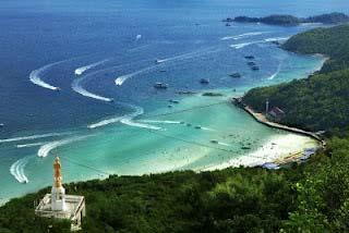 Ta Pan Beach on the western part of the island is 500 meters in length with make-shift