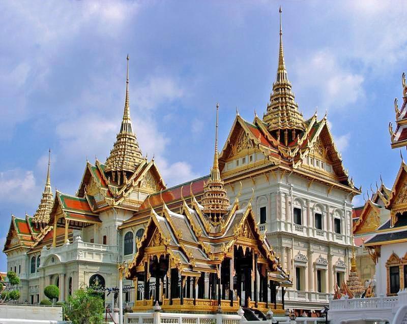 And visit to Wat Benjamabophit, also known as the marble temple featuring a fusion of Thai and European styles.