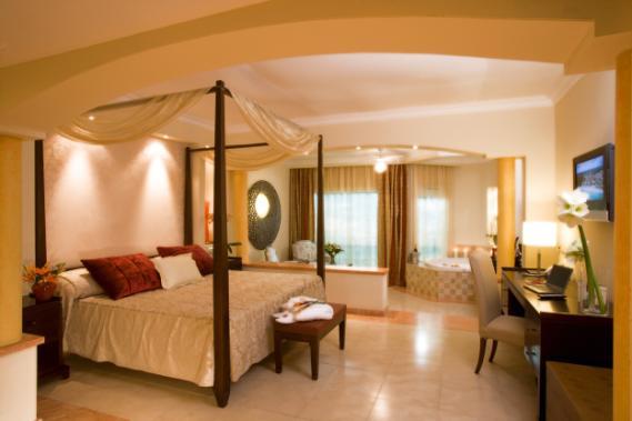 Elegance Club Junior Suite With Jacuzzi RESTAURANTS AT THE MAJESTIC ELEGANCE PUNTA CANA Flavours: Our main buffet restaurant offering a selection of international dishes and show cooking areas.