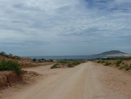 The beaches south of Ninh Chu Bay are not nearly as remarkable as to the north.