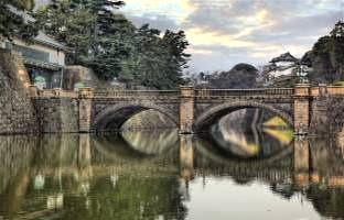 Sightseeing includes: Imperial Palace Plaza, the current Imperial Palace is located on the former site of Edo Castle, a large park area surrounded by moats and massive stone walls in the center of