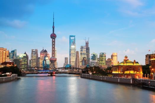 End the day with a panoramic evening cruise on the Huangpu River and a dinner of delicious Shanghainese cuisine.