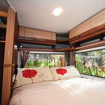 69M BEDS 3 DOUBLES AIR-CONDITIONING AIRCOMMAND IBIS 3 COOKING FOUR-BURNER GAS WITH GRILL; MICROWAVE FRIDGE/FREEZER