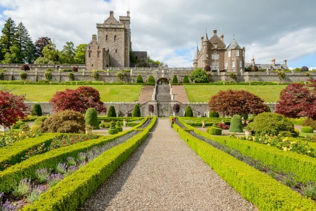 Mountains of Glencoe Drummond Castle and Gardens Day 1: Friday, September 6, 2019 Depart We depart today on an enchanting exploration of Scotland where the fantasy of Outlander comes to life!