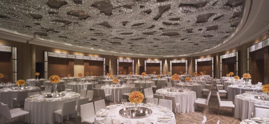 Situated in the Golden Triangle, is the centre stage where every guests gathers to celebrate extraordinary experiences and soak in all the luxury that Grand Hyatt has to offer.
