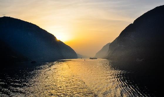 Buddhist sculptures. Day 12: Yangtze River Cruise Prepare for breath-taking vistas as the ship passes through Wu and Qutang gorges.