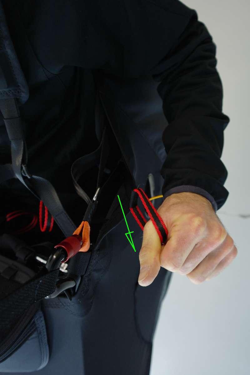 twist in case of big deflation. 8.3 Leg straps Keep the pilot safely in the harness.