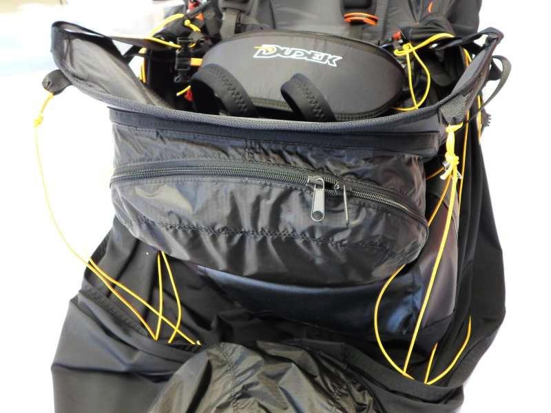 side straps keep their settings - all pockets are zipped close - main carabiners (harness/paraglider) are closed, secured and in good condition - the speedbar is connected to paraglider s speedsystem
