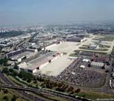 Three highly complementary airports Business airport Paris - Charles de Gaulle Paris - Le Bourget Leader in business aviation Airport dedicated to medium to long-haul 2/3 Origin/Destination traffic