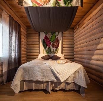 floor and 4 twin bedrooms on the second floor your personal spa: infra-red sauna and Finnish modern electric sauna traditional wood-heated sauna is located in a separate