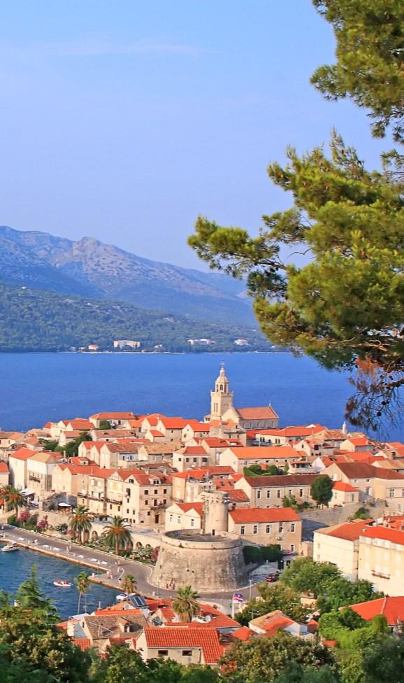DAY 10 ~ DUBROVNIK After breakfast, meet your local guide in the lobby who will lead a fantastic sightseeing excursion today into the neighboring Republic of Montenegro, a nation that like Croatia -