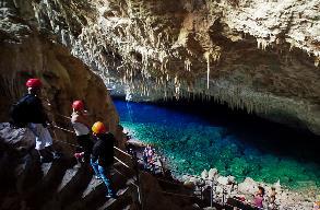 We get to the bottom of the cave and see a lake that delights our view with the water s intensely bluish tones and beautiful speleothems formed millions of years