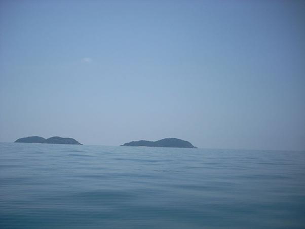 images: J. Gibson Kayakers paddling north from Goold Island towards Coombe and Wheeler Islands took this photograph of.