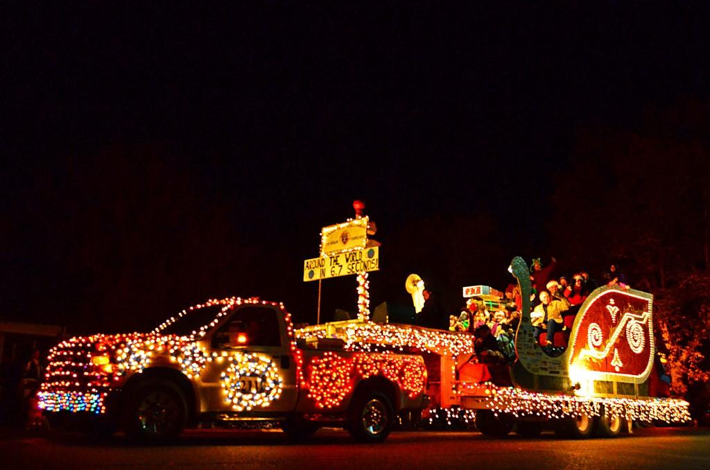 The Town of Montville s Annual Holiday Parade will be held on Sunday, December 2, 2018 @ 5 PM. The route begins near the Church and Allen business buildings and ends at Town Hall.