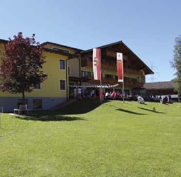 Organizacija Young Austria dugi niz godina organizira iznimno uspješne kampove za učenje njemačkog jezika u Austriji. Ljetni kamp u Mariapfarru održava se u sklopu omladinskog pansiona Carinth.