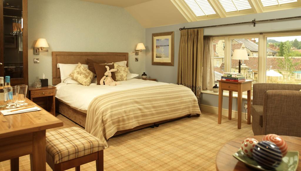 Bedrooms We have 20 suites and 13 bedrooms, four fabulous function rooms and lots of