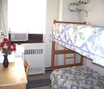 Accommodation in New York: Residences New York These options are more suitable for an independent student who is looking for clean, basic accommodation at an economic price.