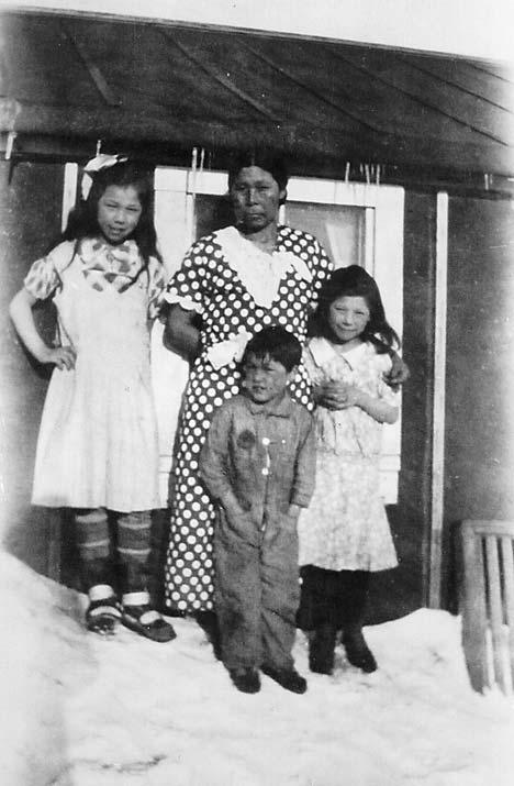 Alaska s Daughter 27 Left to right, Wilma, Mother, Robert, Pauline, Teller, 1930. Mountains, followed by the maddening insects that hatched out of the swamps and ponds with the first warm weather.